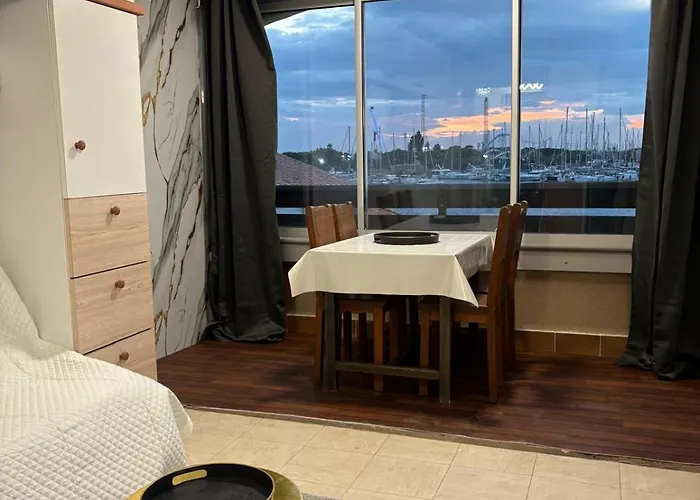 Escapade Marine Sur L Ile Des Pecheurs Cap D *